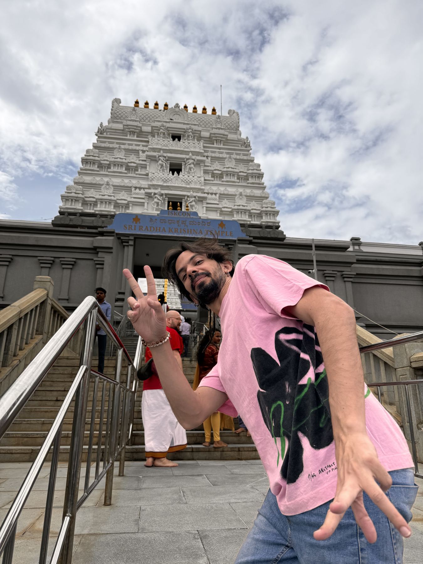 Salomão Soares no Templo ISKCON Sri Radha Krishna, Bangalore, Índia